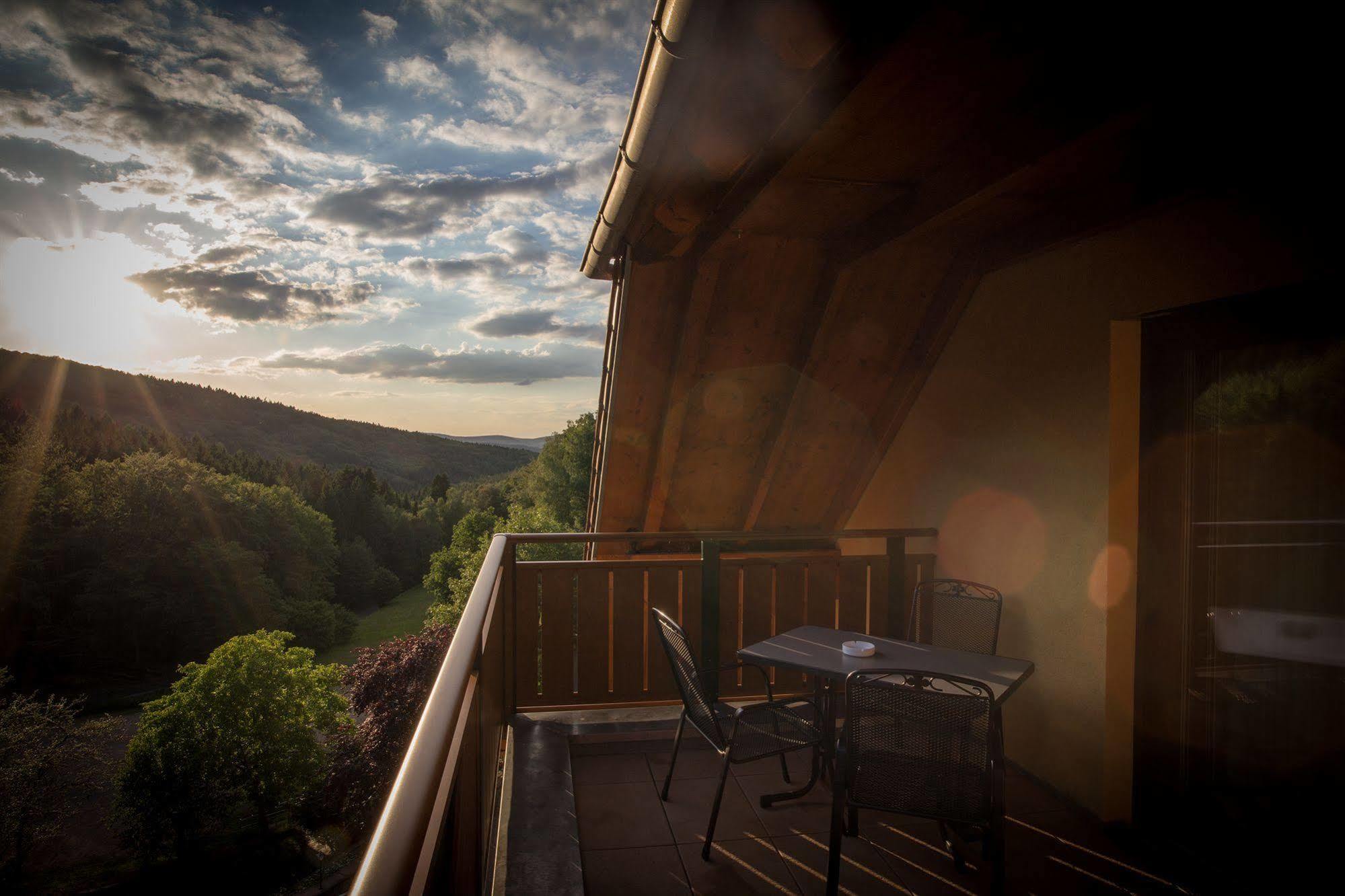 Wald-Hotel Heppe Dammbach Buitenkant foto